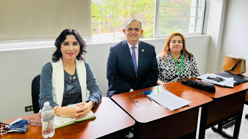 Dra. Sandra Lucio, Dr. Javier Mejía, Dra. Marina Castellanos