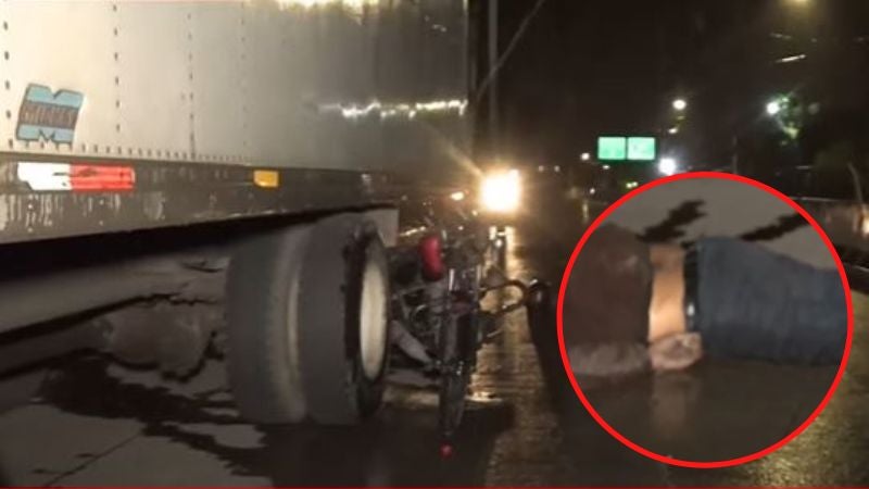 Motociclista se estrella en camión los alcaldes