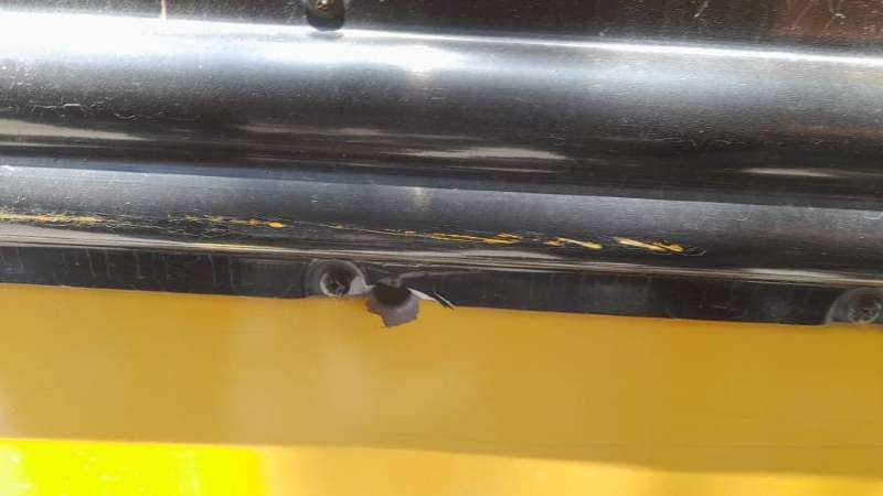 Perforaciones de bala de uno de los atentados que sufrió uno de los transportistas.