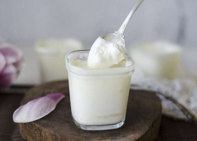El cuerpo aprovecha mejor el calcio que procede del yogur pues su PH ácido facilita su absorción.