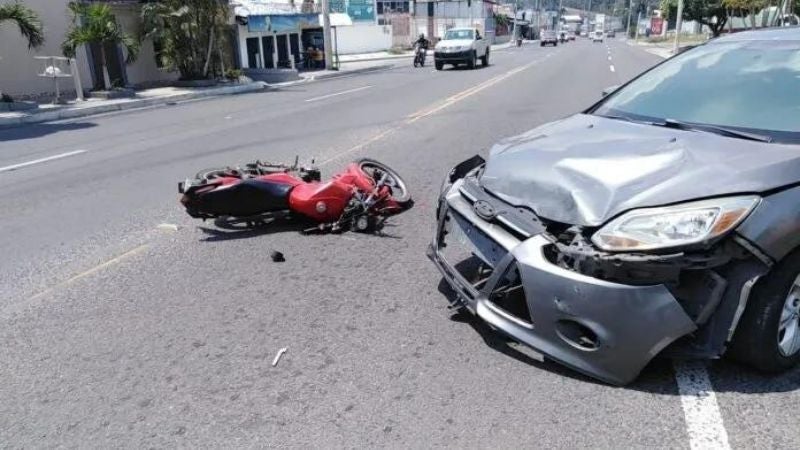 motociclista muere al chocar con vehículo
