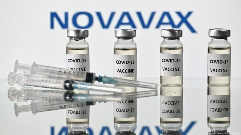 FDA autoriza vacuna Novavax