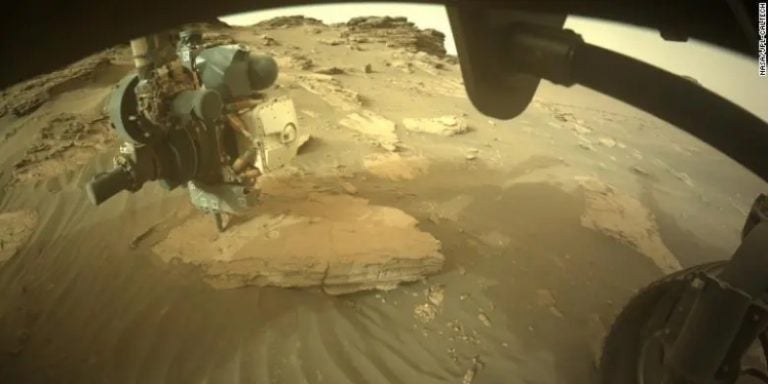 Robot De La NASA Detecta Objeto En Superficie De Marte