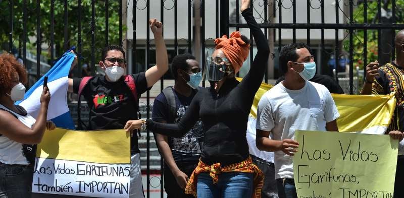 Hondureños protestando por el caso de los garífunas desaparecidos, donde además se montó una campaña: #LasVidasGarífunasTambiénImportan.