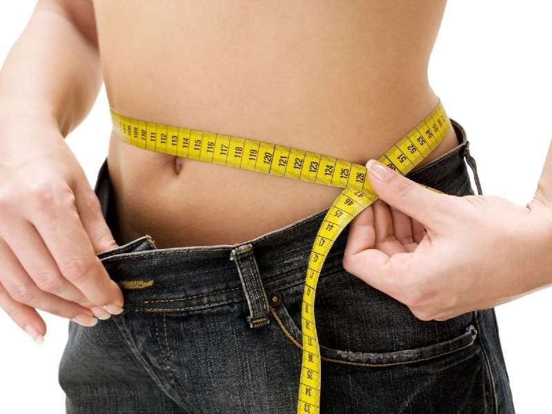 La evidencia sugiere que consumir suficiente vitamina D podría mejorar la pérdida de peso y disminuir la grasa corporal.