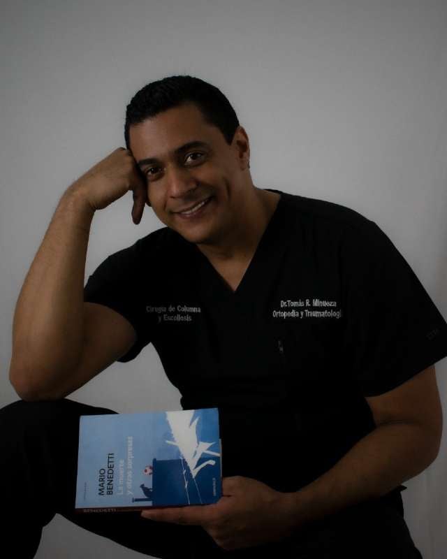Doctor Tomás Minueza, autor del vídeo.