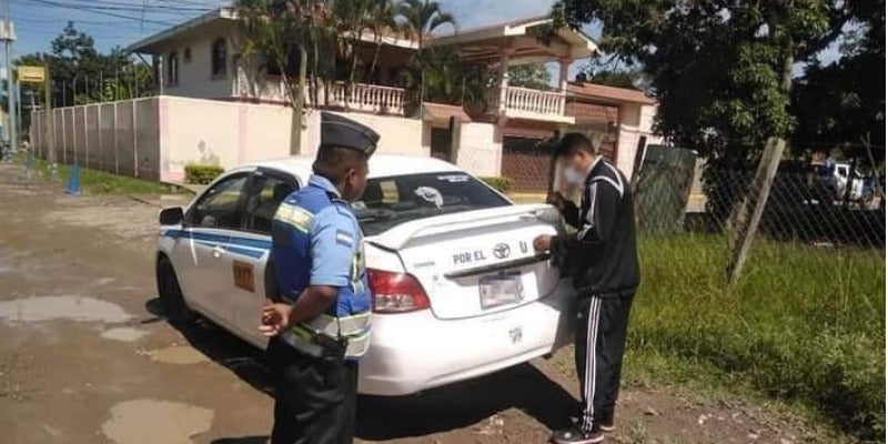 Honduras policía taxista sticker vulgar