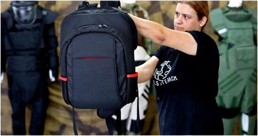 EEUU con mochilas antibalas para tiroteos
