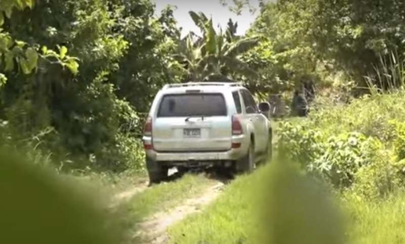 Dentro de camioneta hallan sin vida a dos personas en La Lima