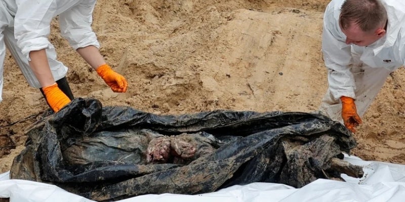 59 cuerpos han sido exhumados. 