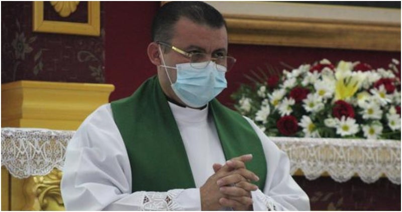 sacerdote se despide de Nicaragua