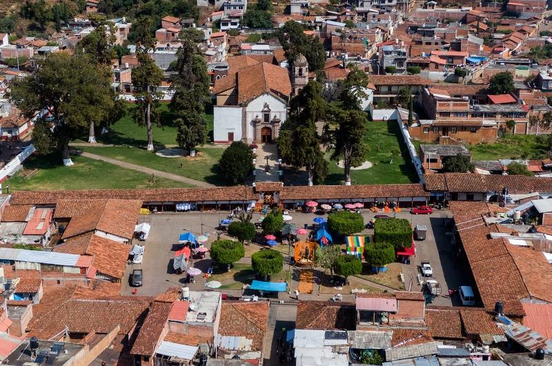 Vista aérea del pueblo donde María Salud Ramírez Caballero vivió en Santa Fe de la Laguna, estado de Michoacán.