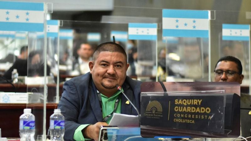 Saquiry Guardado en curul de Mauricio Rivera