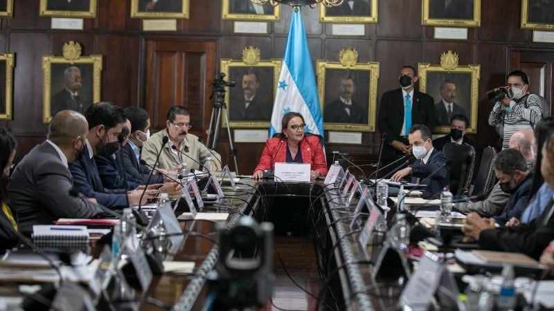 Xiomara convoca ministros evaluación