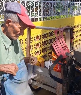 hondureño de 87 años 