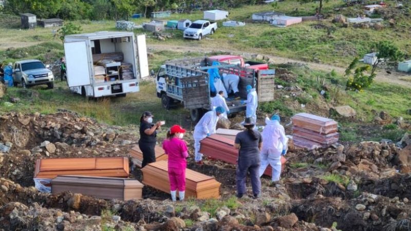 sepultan cuerpos en Tegucigalpa