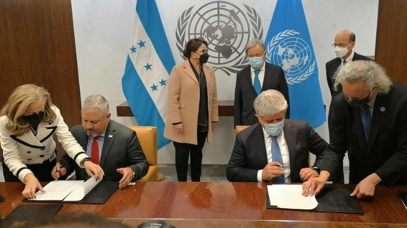 Honduras firma acuerdo CICIH