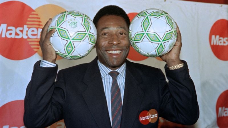 A Pelé lo conocen como el Rey del Fútbol.