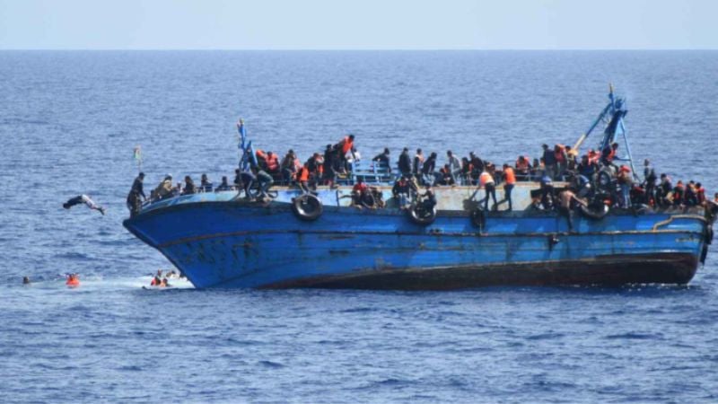 Ragazza muore dopo che un barcone di migranti si è ribaltato vicino all’Italia