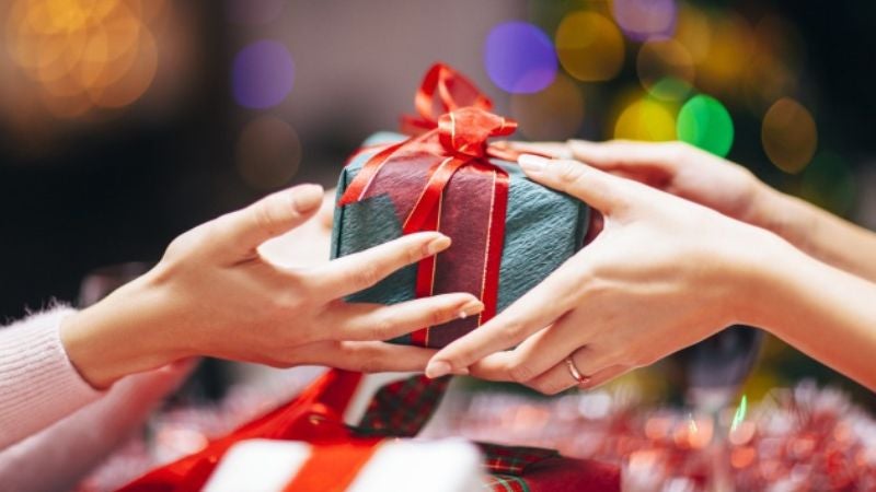 Cómo entregar regalos de Navidad
