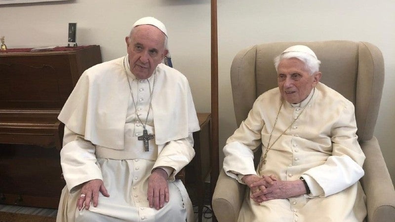 papa pide oraciones para Benedicto XVI