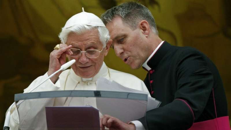 Georg Gänswein y Benedicto XVI