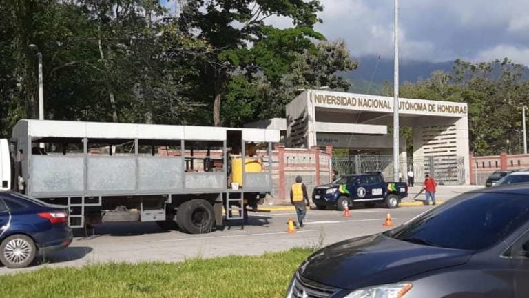 Evitan instalación de vendedores en UNAH-VS