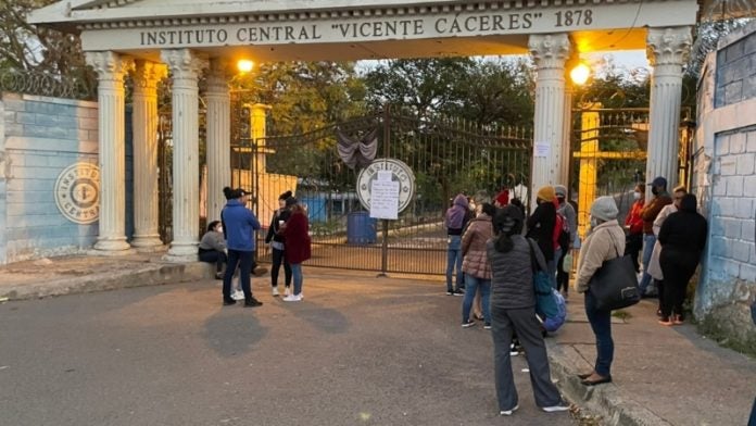 docentes interinos plazas Vicente Cáceres