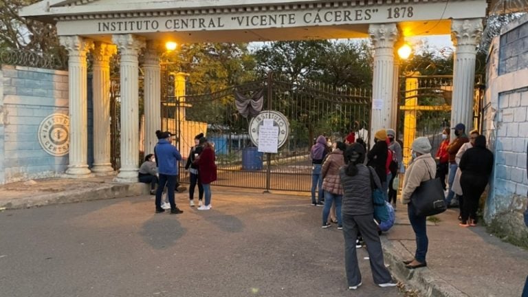 docentes interinos plazas Vicente Cáceres