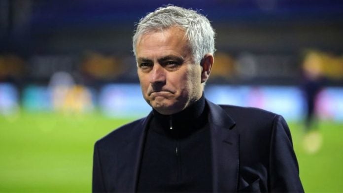 Mourinho como villano James Bond