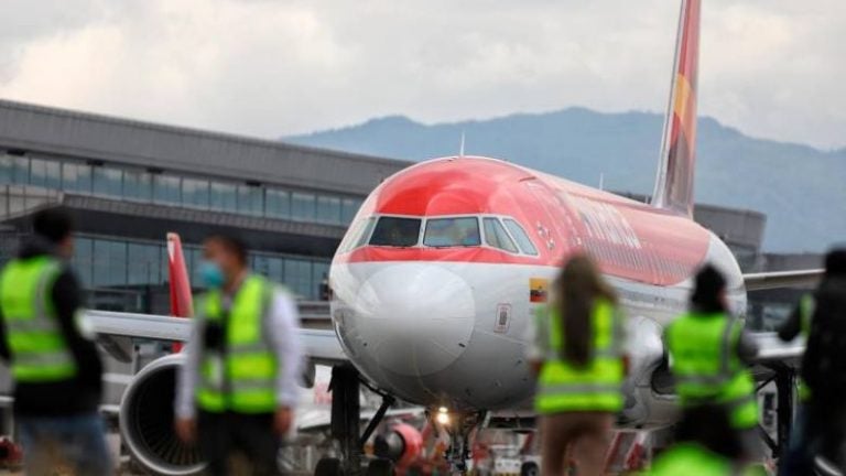 Encuentran dos cadáveres en avión que llegó a Colombia