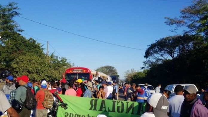 Pescadores acuerdo con MiAmbiente