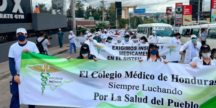 MÉDICOS