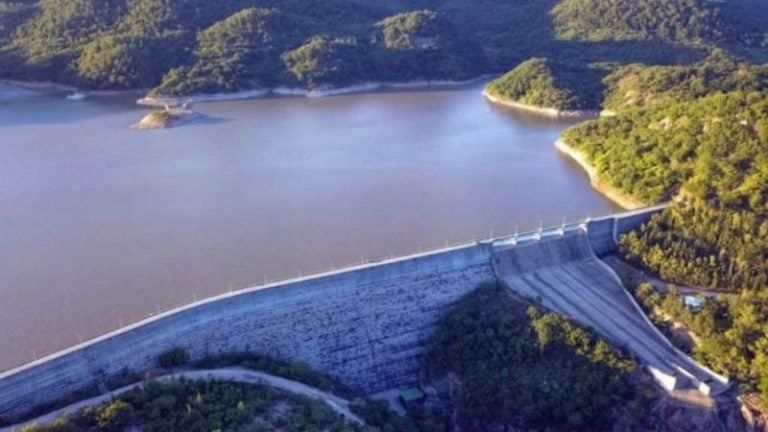 Empresa privada construcción represa El Tablón