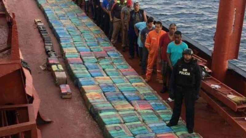 Policía incauta cocaína en barco