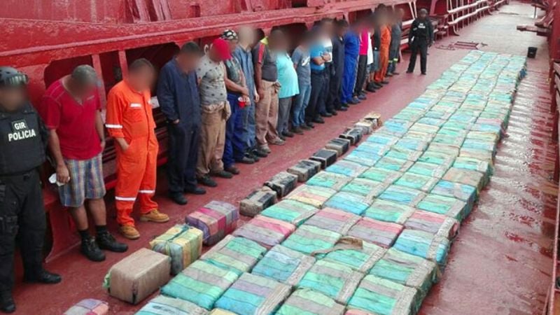 Policía incauta cocaína en barco