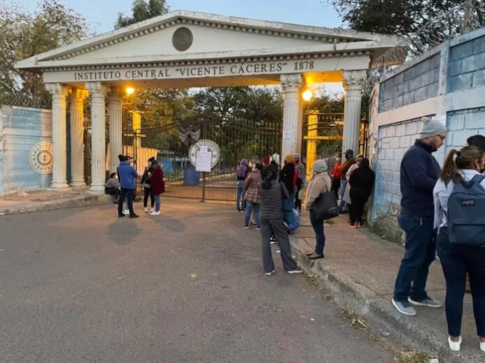 docentes interinos plazas Vicente Cáceres