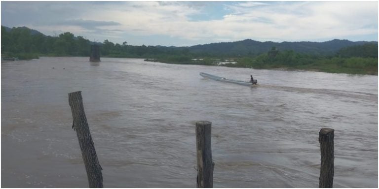 hallan mujer muerta a la orilla del río