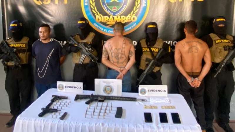Los arrestados tenían tatuajes alusivos a la Mara Salvatrucha.