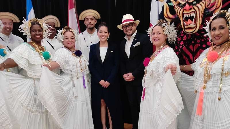 El hondureño contribuye en que las personas no pierdan sus raíces y junto a la organización en la cual trabaja, hacen eventos culturales.