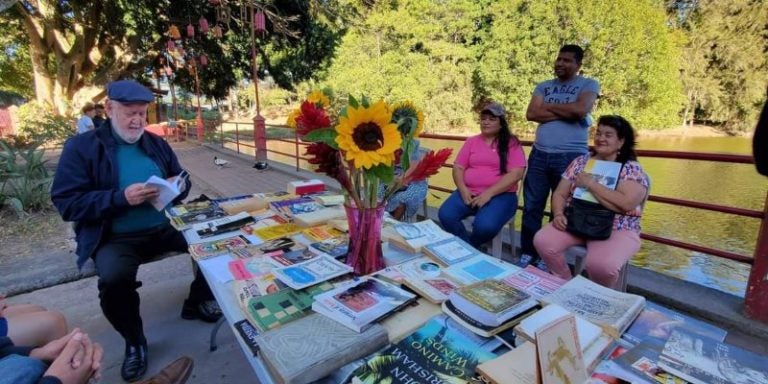 CAMBIA LIBROS SANTA LUCÍA