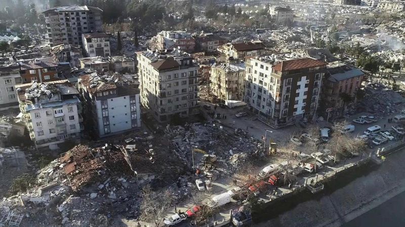 Detenidos derrumbe edificios Turquía