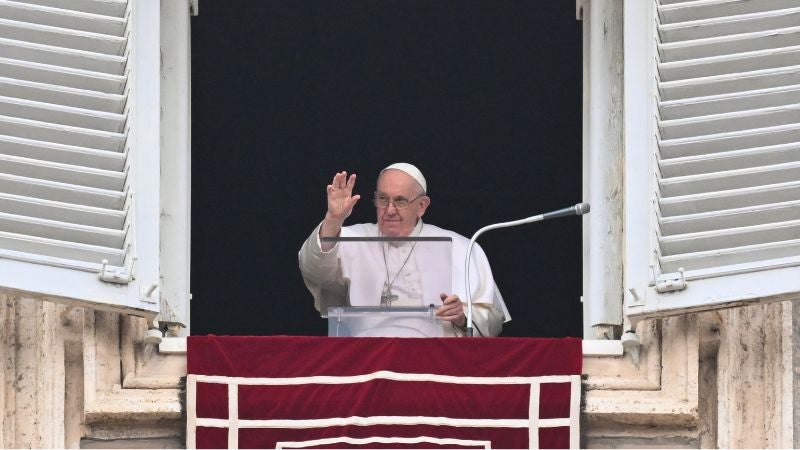 Papa pide caridad completa países