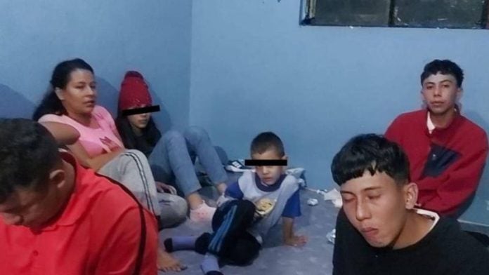 Liberan a familia en México