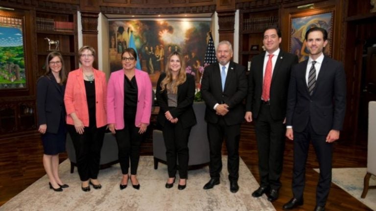 EMBAJADORES PRESIDENTA