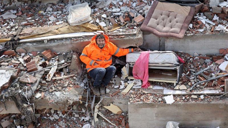 Rescatan joven terremoto Turquía