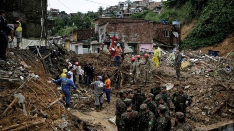 Intensas lluvias muertos Brasil