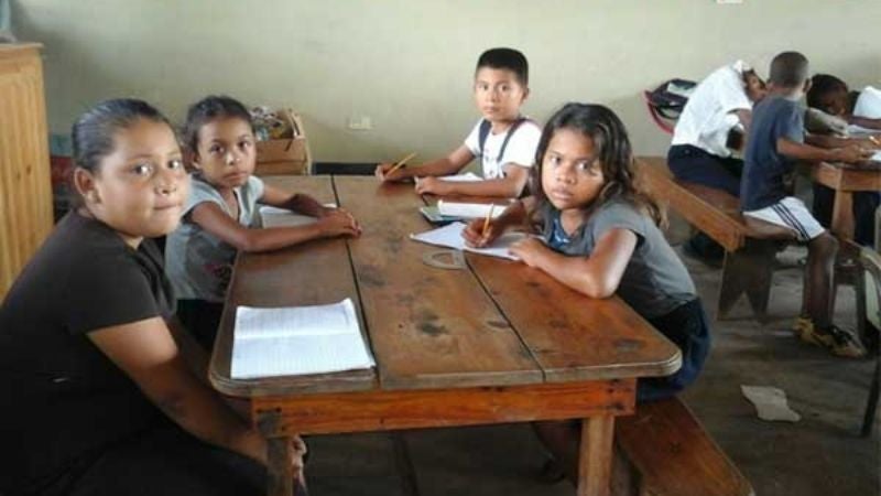Pobreza priva de educación