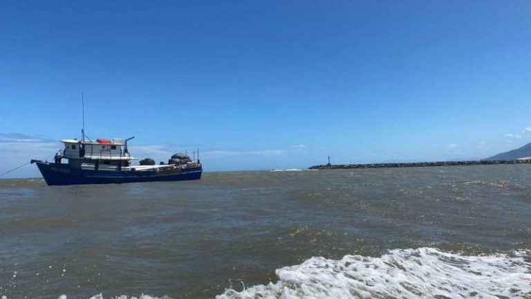 Bote encalla en La Ceiba