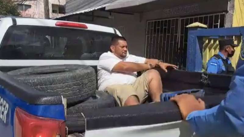 Arrestan maestro en Puerto Cortés
